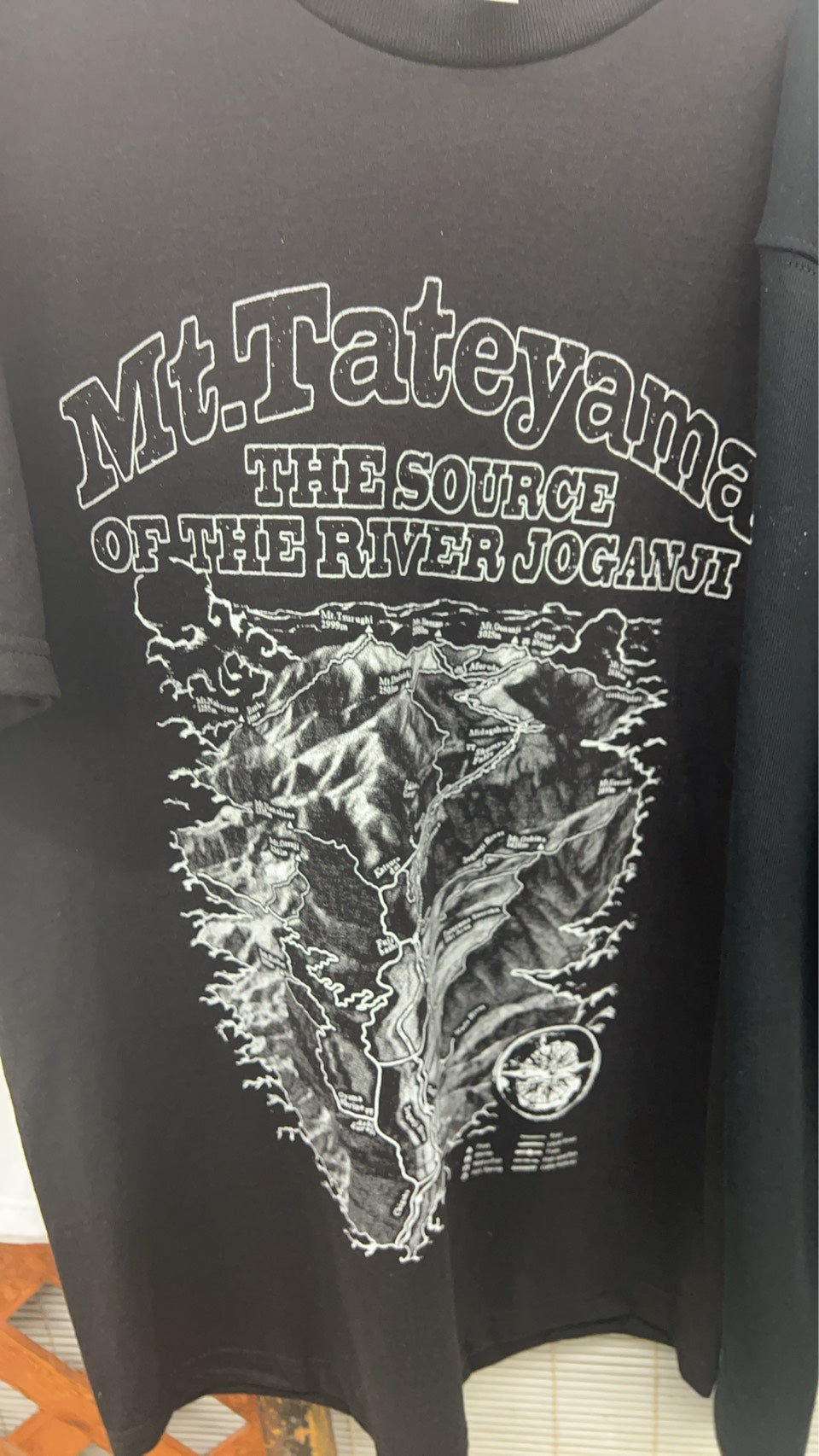 【K様ご予約品】ロックミュージック風デザインの黒いTシャツ